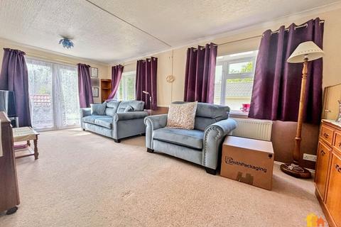 2 bedroom mobile home for sale, Chesham Road, Wigginton, HP23