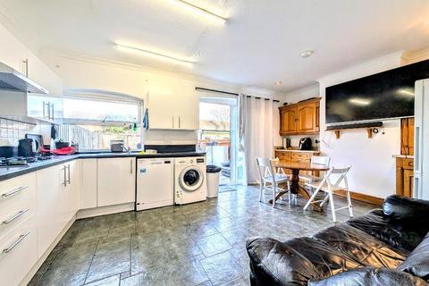 4 bedroom end of terrace house for sale, Edgehill Road, Mitcham, London, CR4 2HW