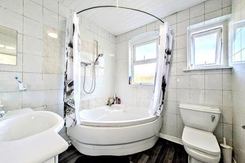 4 bedroom end of terrace house for sale, Edgehill Road, Mitcham, London, CR4 2HW