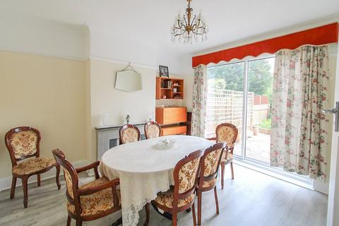 22 Fryston Avenue, Coulsdon, CR5 2PT