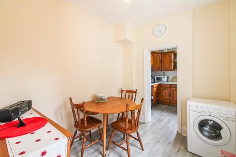 22 Fryston Avenue, Coulsdon, CR5 2PT