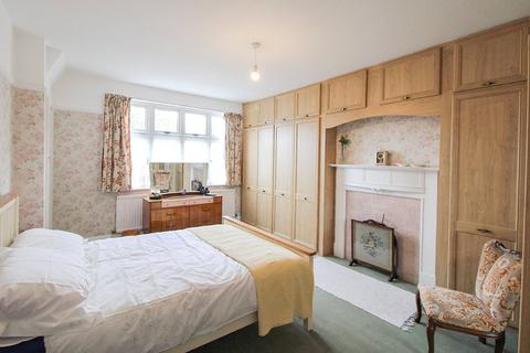 22 Fryston Avenue, Coulsdon, CR5 2PT