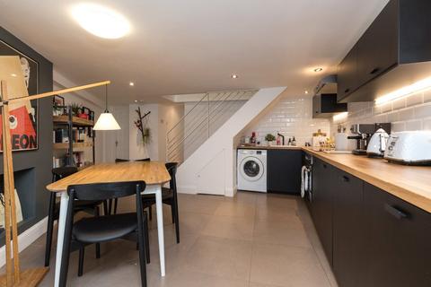 16 Sylvester Path, London, E8 1EN