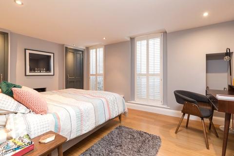 16 Sylvester Path, London, E8 1EN