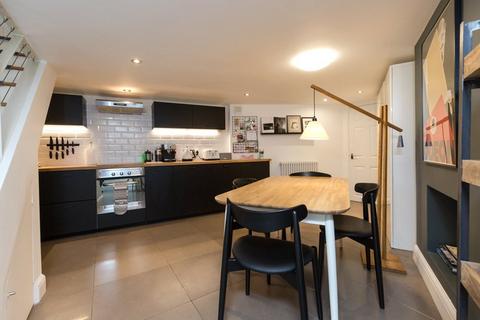 16 Sylvester Path, London, E8 1EN