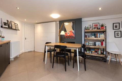 16 Sylvester Path, London, E8 1EN