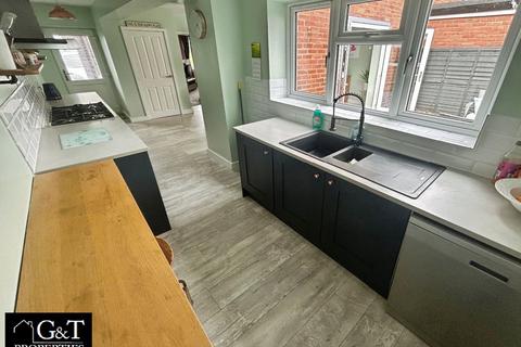 3 bedroom semi-detached house for sale, Bromley Lane, Kingswinford
