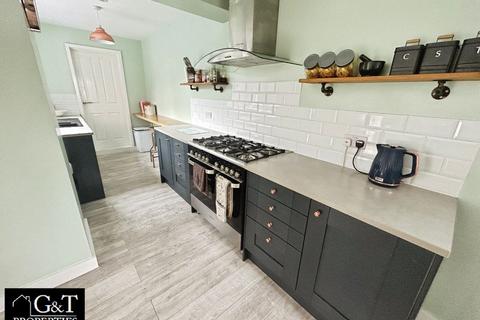 3 bedroom semi-detached house for sale, Bromley Lane, Kingswinford