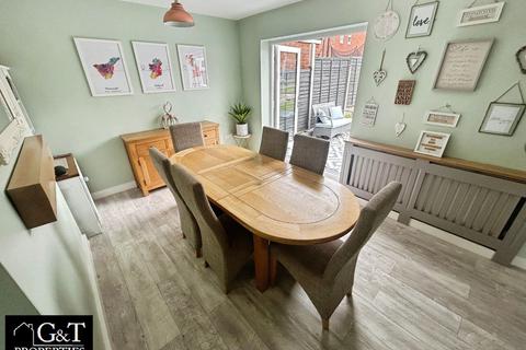 3 bedroom semi-detached house for sale, Bromley Lane, Kingswinford