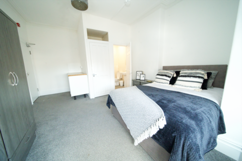 undefined, Room 7