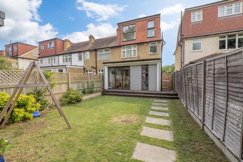25 Sandringham Road, Worcester Park, KT4 8XW
