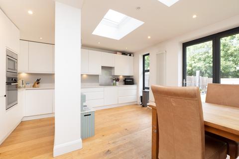 25 Sandringham Road, Worcester Park, KT4 8XW