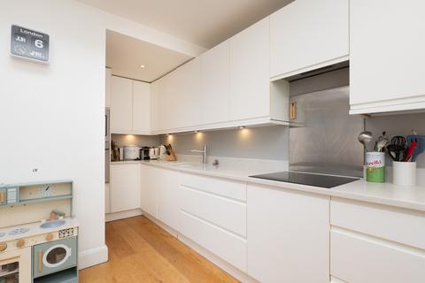 25 Sandringham Road, Worcester Park, KT4 8XW