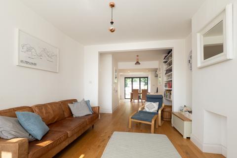 25 Sandringham Road, Worcester Park, KT4 8XW