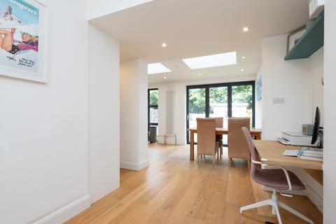 25 Sandringham Road, Worcester Park, KT4 8XW