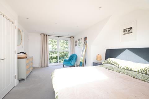 25 Sandringham Road, Worcester Park, KT4 8XW