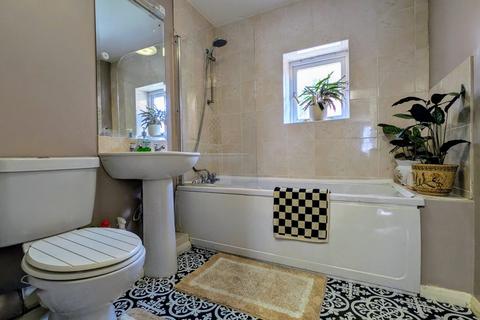 Flat D, Caxton House, 4 Bewdley Street, Evesham, WR11 4AD