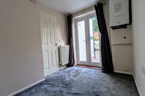 Flat D, Caxton House, 4 Bewdley Street, Evesham, WR11 4AD