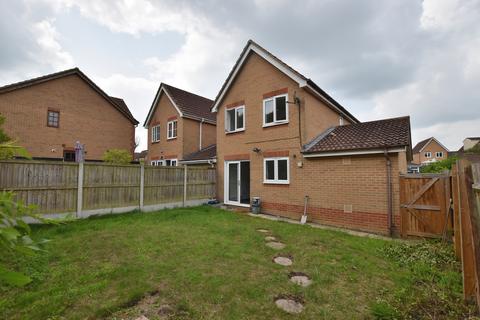 2 bedroom detached house to rent, Stafford Crescent, Essex CM7