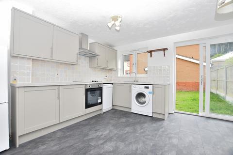2 bedroom detached house to rent, Stafford Crescent, Essex CM7