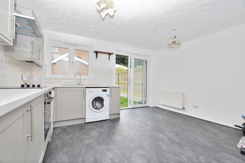 2 bedroom detached house to rent, Stafford Crescent, Essex CM7