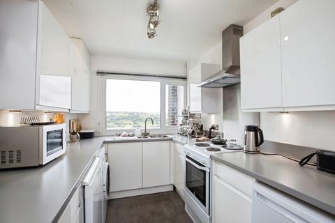 2 bedroom apartment for sale, Eastwood Court, Halifax HX3