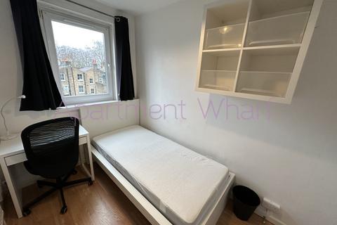 1 bedroom in a flat share to rent, Cottage Street    (All Saints), London, E14