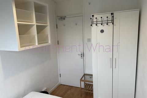1 bedroom in a flat share to rent, Cottage Street    (All Saints), London, E14