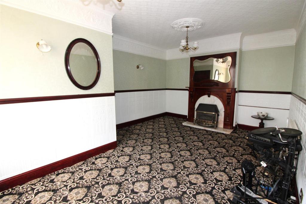 Lounge/Dining Room