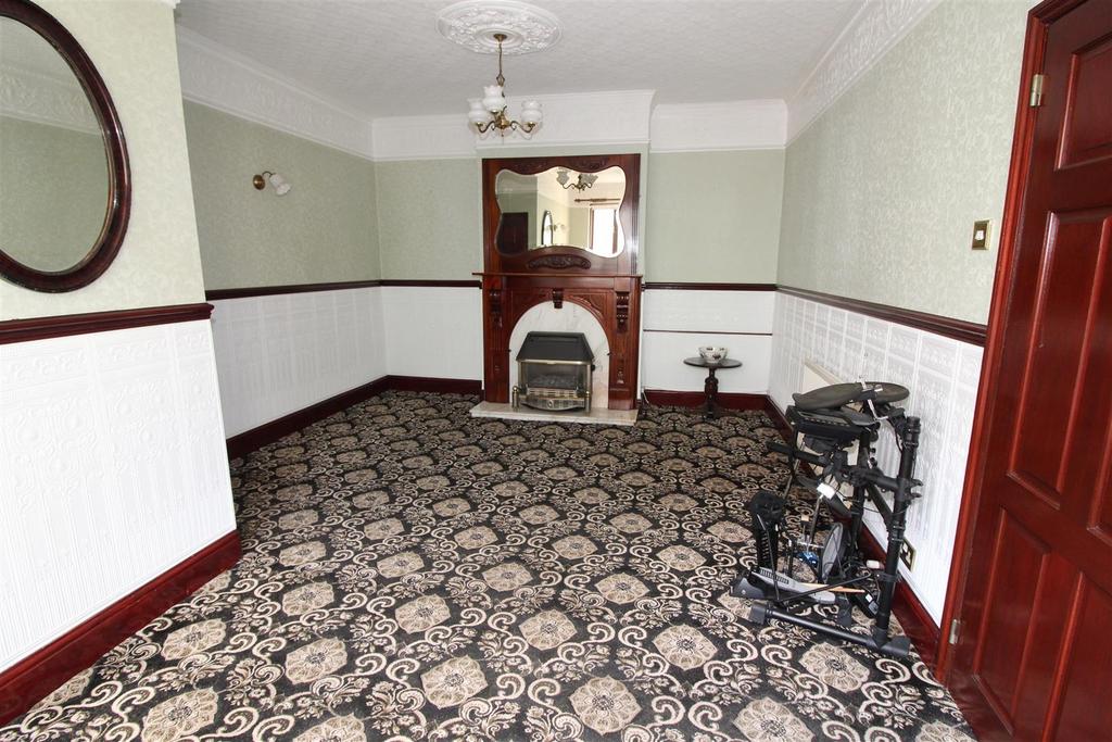 Lounge/Dining Room