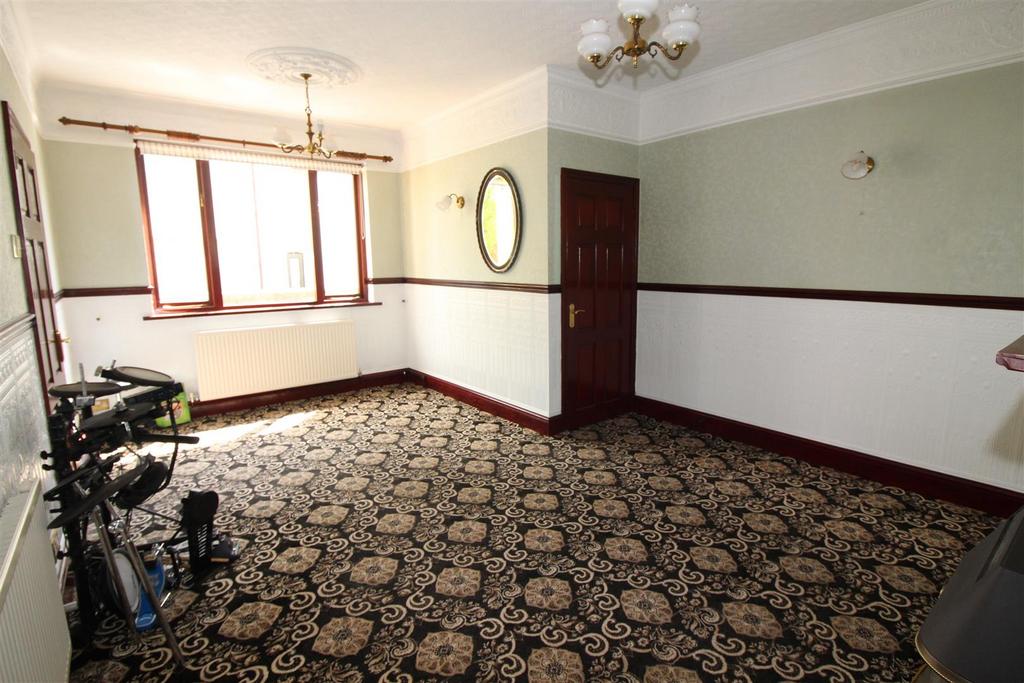 Lounge/Dining Room