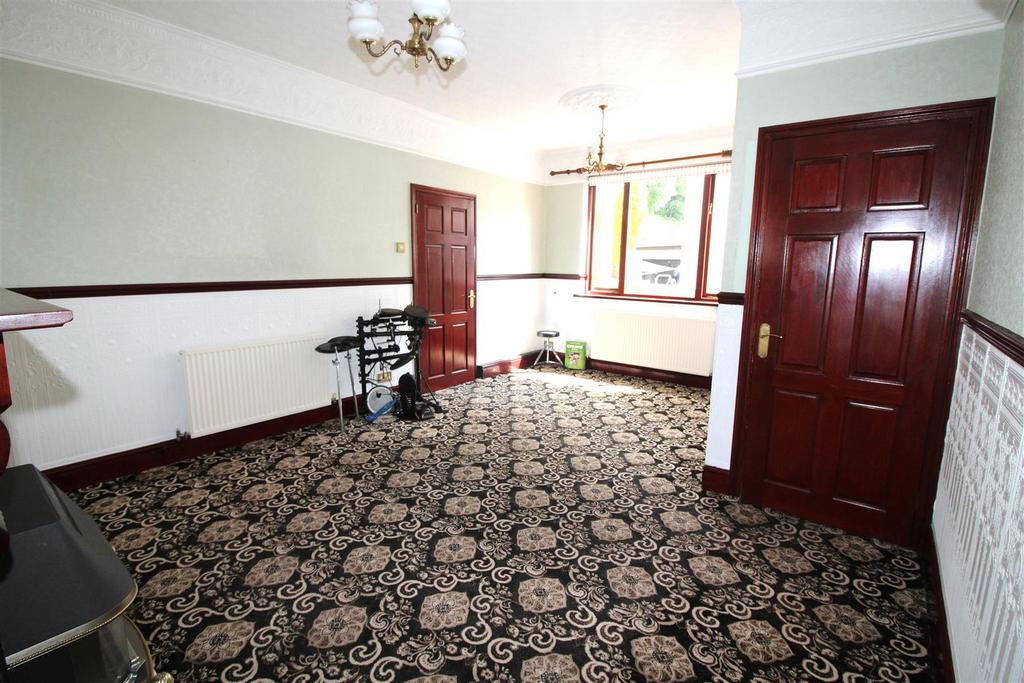 Lounge/Dining Room