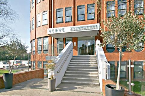 Studio to rent, Mercury Gardens, Romford, RM1
