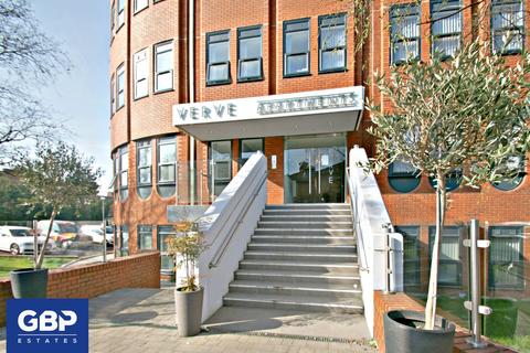 Studio to rent, Mercury Gardens, Romford, RM1
