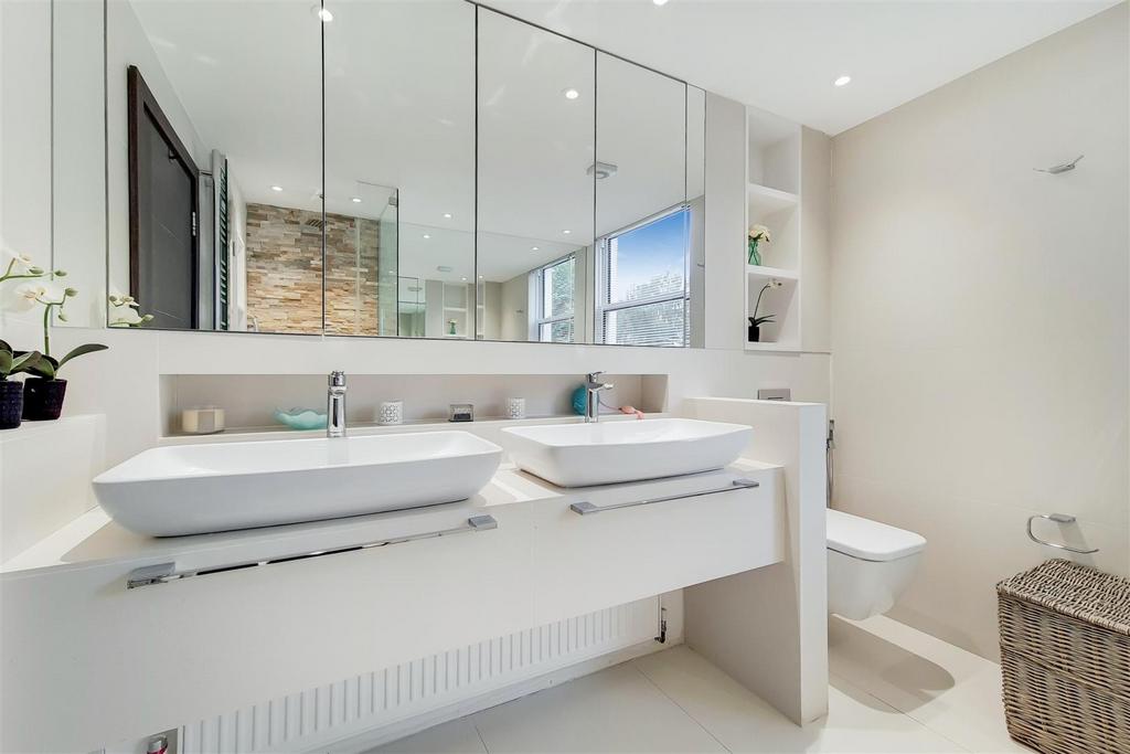 11 Main Ensuite-1.jpg