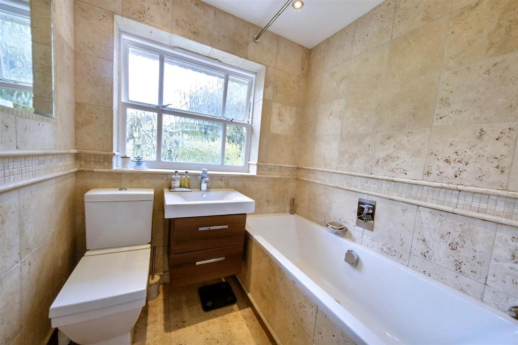 Family Bathroom.jpg