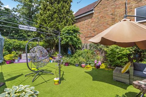 1g Vernon Drive, Harefield, Uxbridge, UB9 6EG