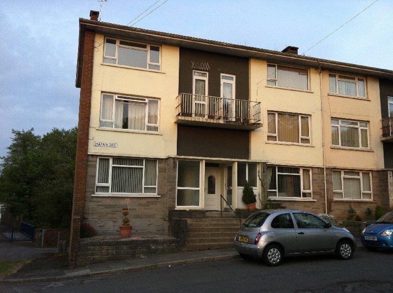 2 Hafan Deg Flats Aberkenfig, Bridgend, Mid. CF32 9AW 2 bed