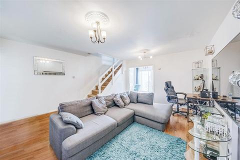 3 bedroom end of terrace house for sale, Falcon Close, Dartford