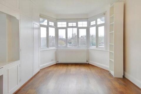 3 bedroom house to rent, High Road, London, N2