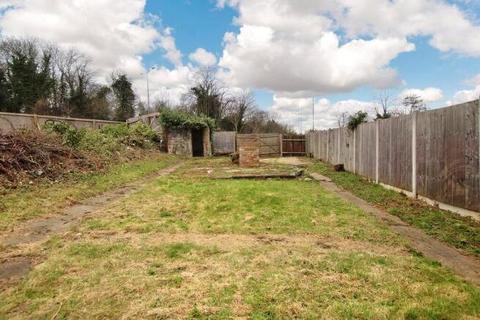 3 bedroom house to rent, High Road, London, N2