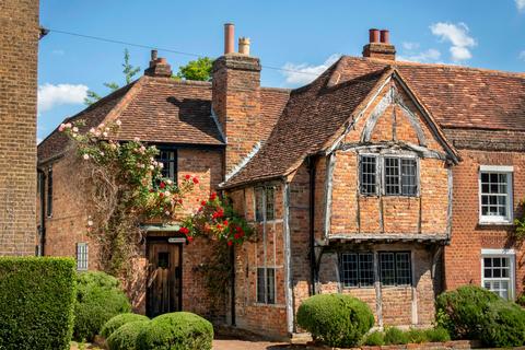 4 bedroom end of terrace house for sale, Village Road, Denham Village, Bucks