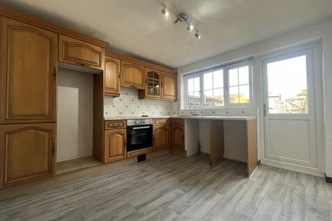 2 bedroom terraced house to rent, Church Street, CM8