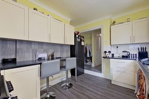 10 Robins Lane, Barry, CF63 1QS