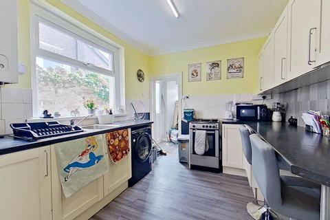10 Robins Lane, Barry, CF63 1QS