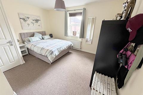 70 Danes Close, Grimsby, DN32 9AG