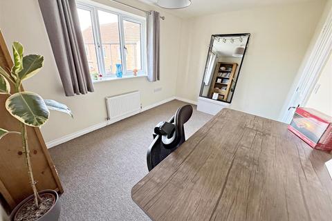 70 Danes Close, Grimsby, DN32 9AG