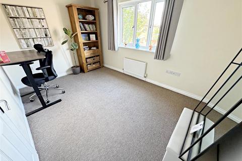 70 Danes Close, Grimsby, DN32 9AG