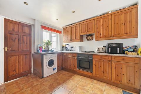 10 Kings Road, Godalming, GU7 3ET