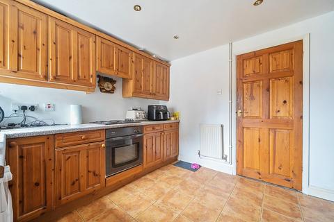 10 Kings Road, Godalming, GU7 3ET